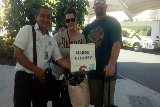 Private transfer round Cancun airport -Playa del Carmen - airport. - Communication that keeps you from standing around