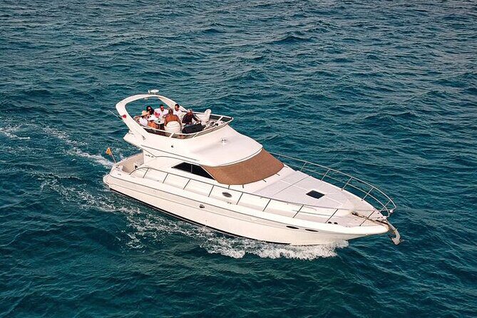 Rent a Private 46ft Yacht in Cancun - Drinks, food, and celebrations: how groups make the day their own