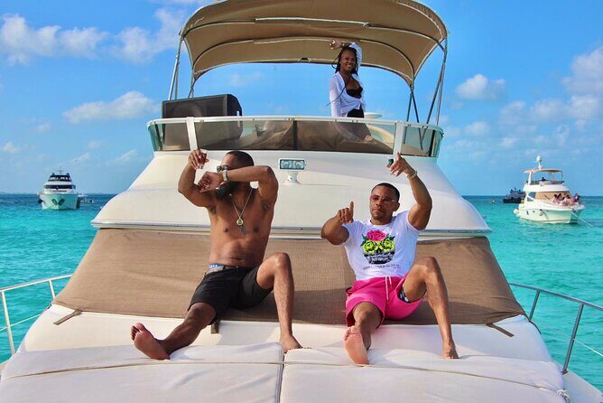 Rent a Private 46ft Yacht in Cancun - What’s included on board (and what you’ll likely pay extra)