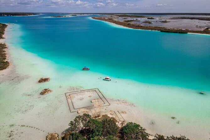 Sailboat tour across the seven colors lagoon in Bacalar - Meeting at Laguna Adventures Bacalar and Getting Started Smoothly