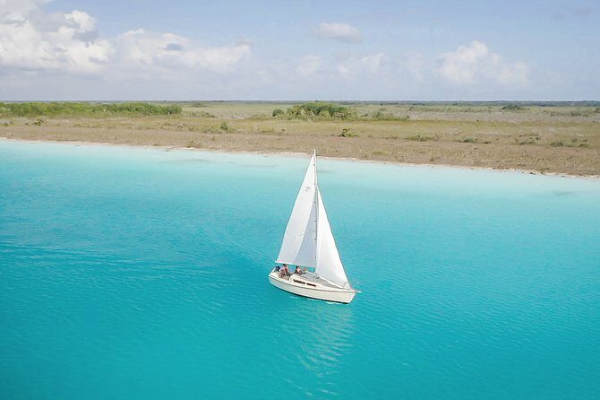 Sailing Tour through the Lagoon of the 7 Colors - How the 3-hour sail actually feels (and why the small group matters)