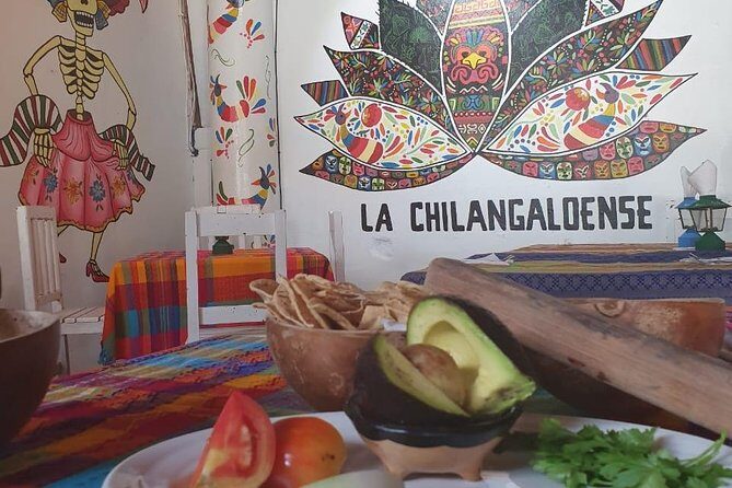 Salsa & Salsa cooking lessons + Beach day - Inside the salsa and guacamole class: what you do at your table