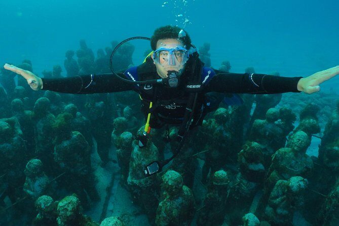 Scuba Diving Under Water Museum and Reef for beginners - Safety and coaching: what to look for when you’re nervous