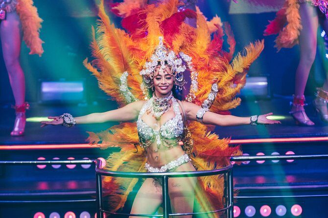 Skip the Line: Cancun Coco Bongo Regular Entrance Ticket - Multi-level seating vs. standing room: your sightline strategy