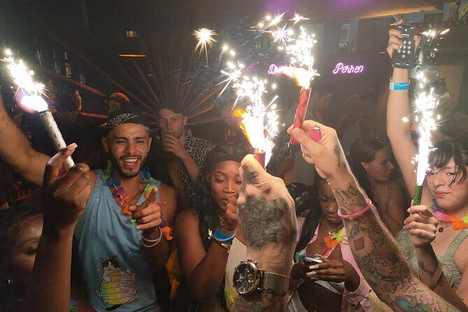 Social PubCrawl Playa del Carmen - Stop 3: Santino Playa’s two-story club and the free-shot timing switch