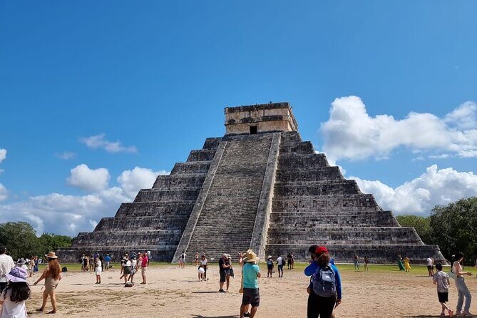 Tour de Dia a Chichén Cenote Ik Kil Cenote Suytun y Valladolid - Chichén Itzá With Skip-the-Line Entry and a Real Walk-Through