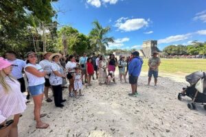 Tour to Chichen Itza-Tickets, food and cenote - Pickup and bus ride: what shared transportation really means
