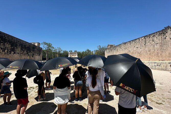 Tour to Chichen Itza-Tickets, food and cenote - Timing and comfort at the ruins: sunshade helps a lot