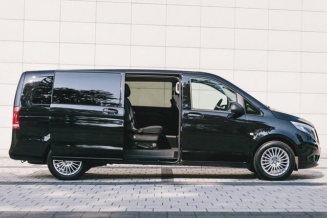 Transfer in Luxury Mercedes Benz Minivan - Who This Transfer Fits Best
