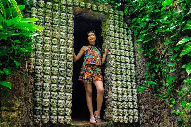 Tulum Instagram Photo Experience - Stop 2: Ven a la Luz sculpture portraits with a pro eye